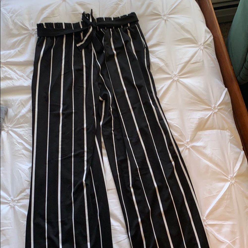 Black and white flowy dress pants